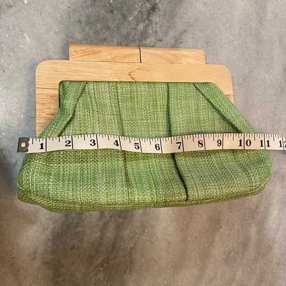 Francesca’s Florence Pleated Wood Frame Clutch Interior Pocket - Picture 10 of 12